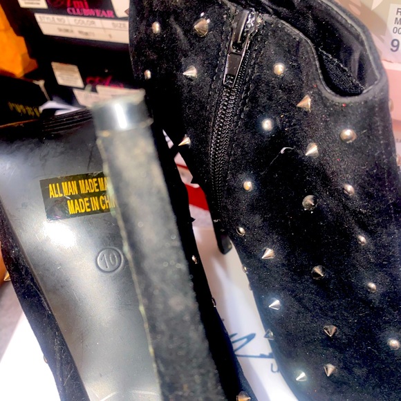 Black ankle boots (Sold) - Picture 3 of 4